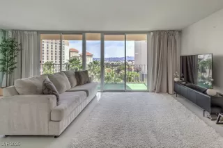 Photo #2: 2707916 Listing 