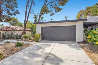 Photo #1: 2707917 Listing 