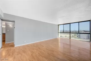 Photo #6: 2707939 Listing 