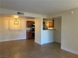 Photo #3: 2707947 Listing 