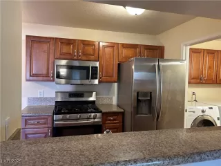 Photo #4: 2707947 Listing 