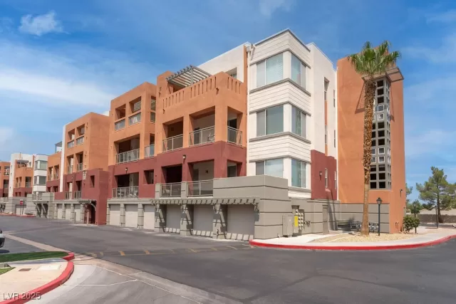 MLS: 2707956 Condo For Sale