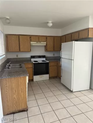 Photo #3: 2707960 Listing 