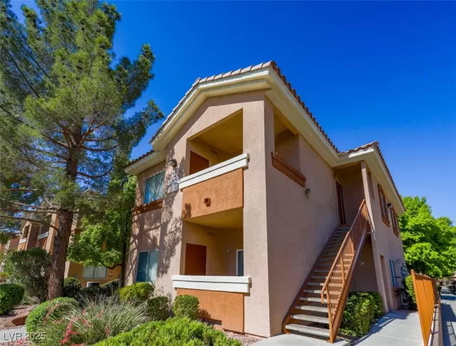 MLS: 2707972 Condo For Sale