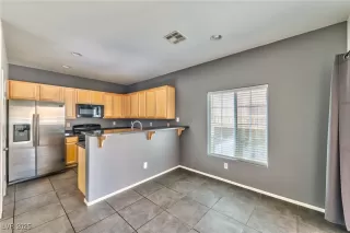 Photo #2: 2707989 Listing