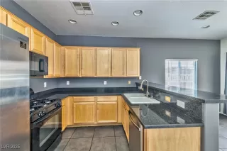 Photo #3: 2707989 Listing