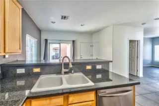 Photo #4: 2707989 Listing