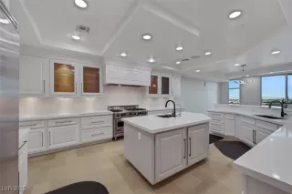 Photo #1: 2708003 Listing 