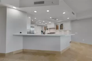 Photo #2: 2708003 Listing 