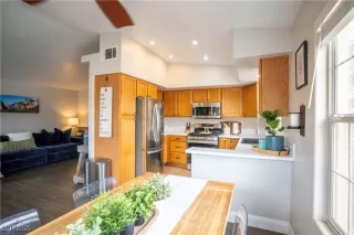 Photo #3: 2708012 Listing