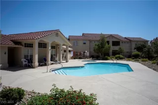 Photo #4: 2708012 Listing