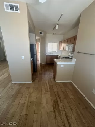 Photo #3: 2708026 Listing 