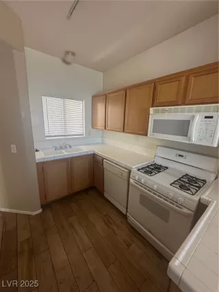 Photo #5: 2708026 Listing 