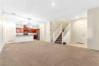 Photo #5: 2708038 Listing