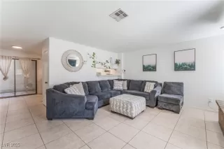 Photo #4: 2708085 Listing 