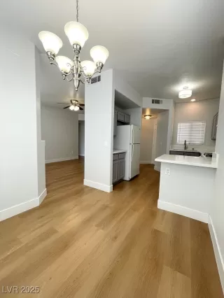 Photo #3: 2708102 Listing