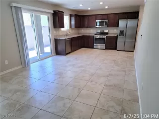 Photo #5: 2708108 Listing 