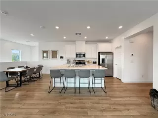 Photo #5: 2708138 Listing 