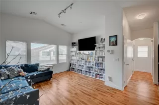 Photo #4: 2708141 Listing