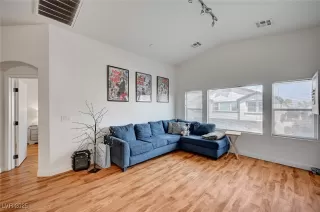 Photo #5: 2708141 Listing