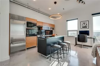 Photo #5: 2708143 Listing 