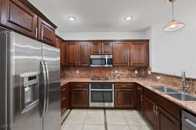 MLS: 2708148 Condo For Sale