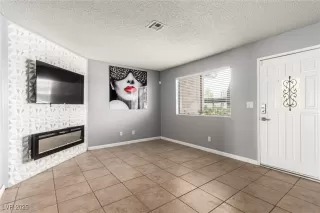 Photo #4: 2708187 Listing 