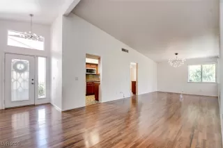 Photo #5: 2708240 Listing