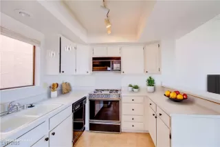 Photo #3: 2708271 Listing 