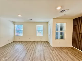 Photo #5: 2708341 Listing 