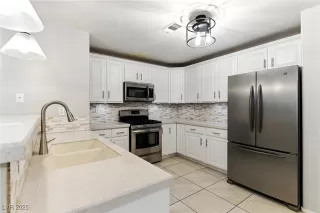 Photo #4: 2708345 Listing