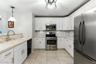 Photo #5: 2708345 Listing