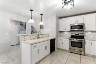 Photo #6: 2708345 Listing