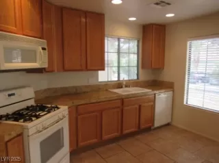 Photo #2: 2708400 Listing 