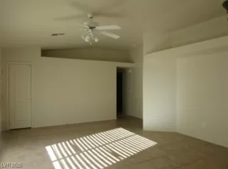 Photo #6: 2708400 Listing 