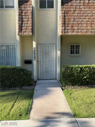 Photo #1: 2708421 Listing