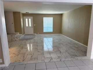 Photo #2: 2708421 Listing