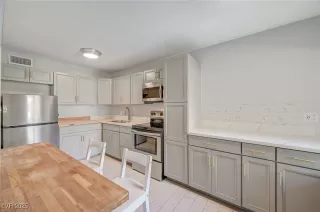 Photo #3: 2708496 Listing 