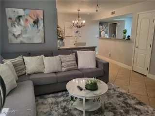 Photo #4: 2708499 Listing 