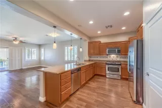 Photo #4: 2708506 Listing 