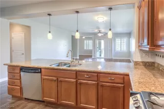 Photo #5: 2708506 Listing 