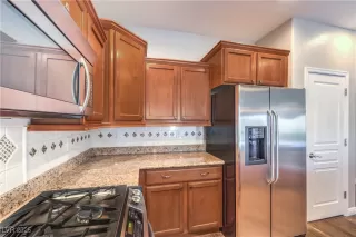 Photo #6: 2708506 Listing 