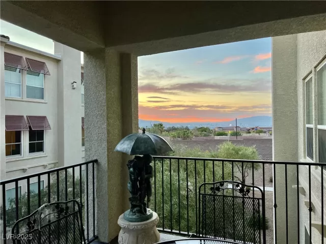 MLS: 2708520 Condo For Sale