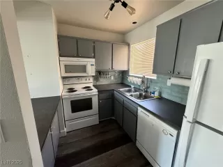 Photo #5: 2708532 Listing 