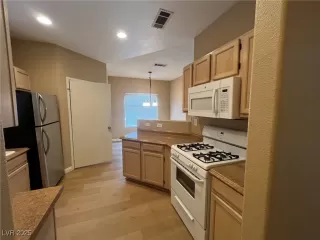 Photo #2: 2708551 Listing 