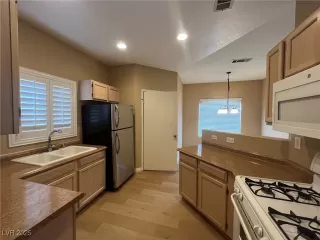 Photo #3: 2708551 Listing 