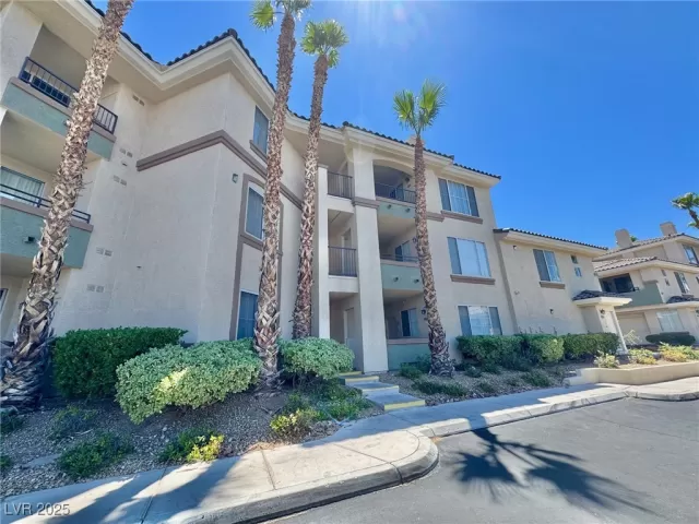 MLS: 2708572 Condo For Sale