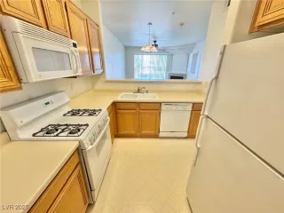 Photo #3: 2708572 Listing