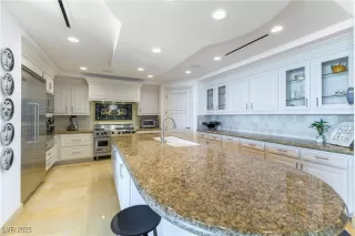 Photo #4: 2708574 Listing 