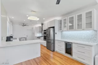 Photo #5: 2708587 Listing 